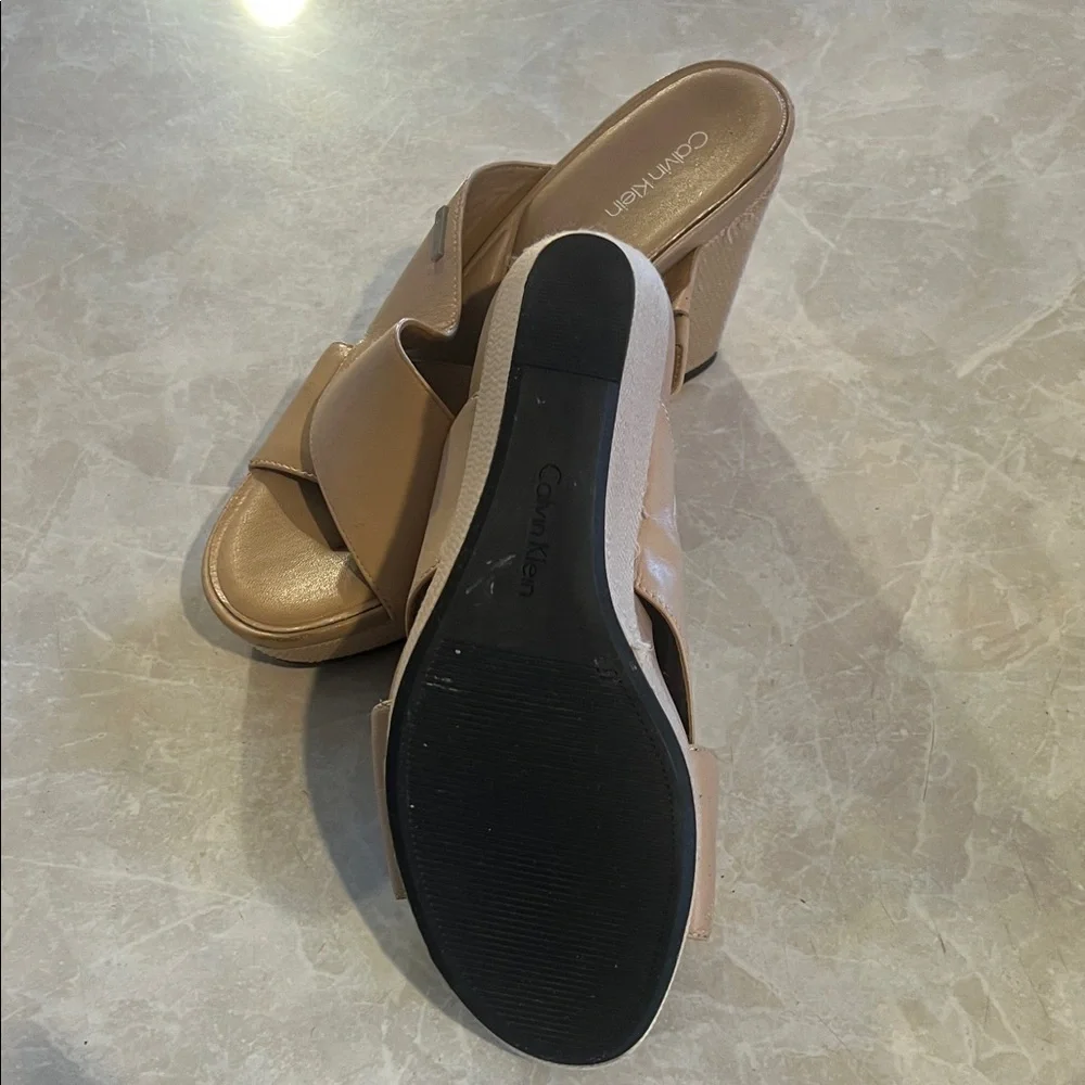 Calvin‎ Klein Tan Leather Wedge Mules Slip On Sandals Women's Size